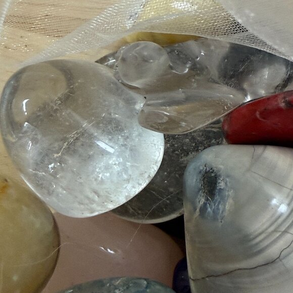 Mixed Polished Gemstones & Fossils Crafting Set In Sheer Drawstring Bag - Picture 5 of 12